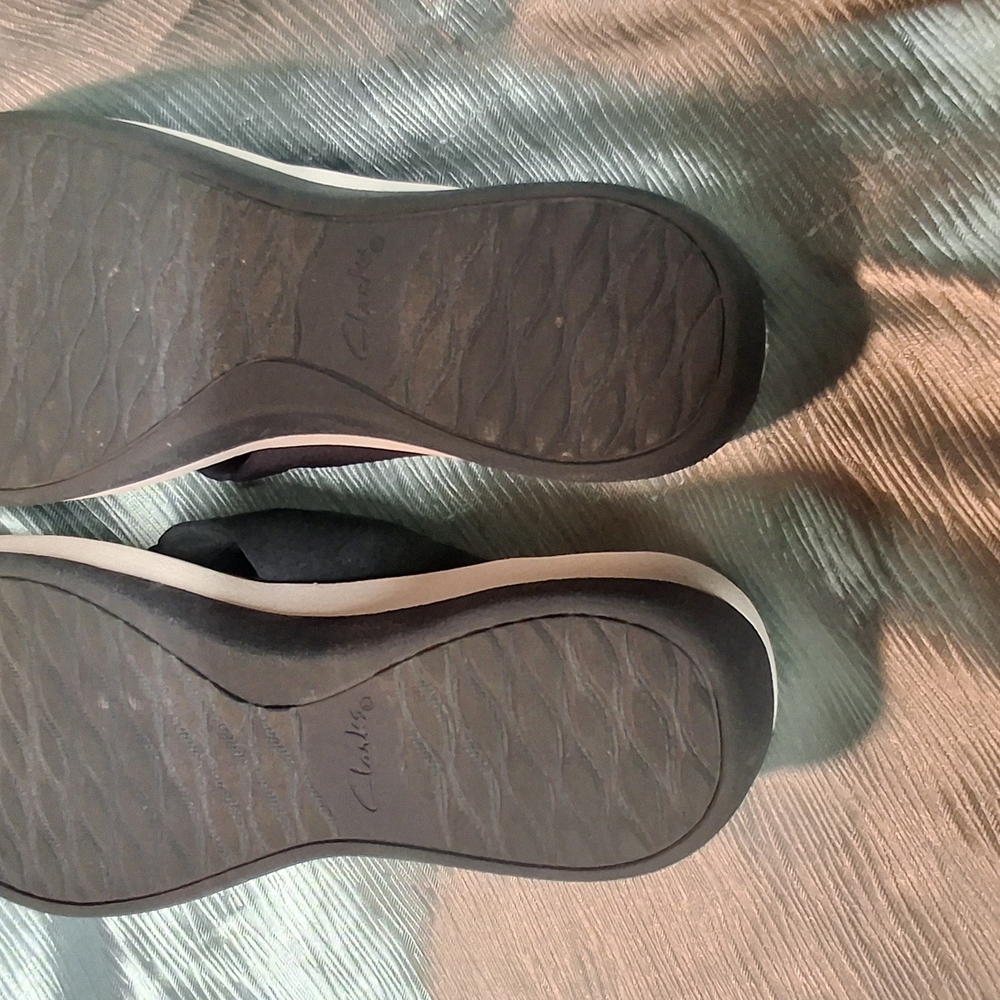 Clarks Women's Black and White Sandals - Picture 4 of 8